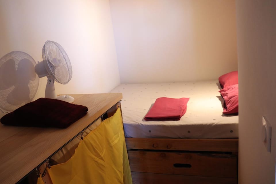 Bed, fireplace