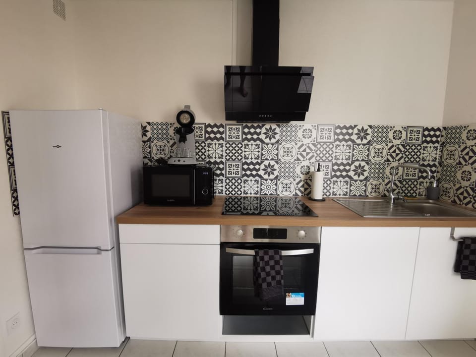 Coffee/tea facilities, Kitchen or kitchenette, minibar, oven, pet friendly, stove, toaster