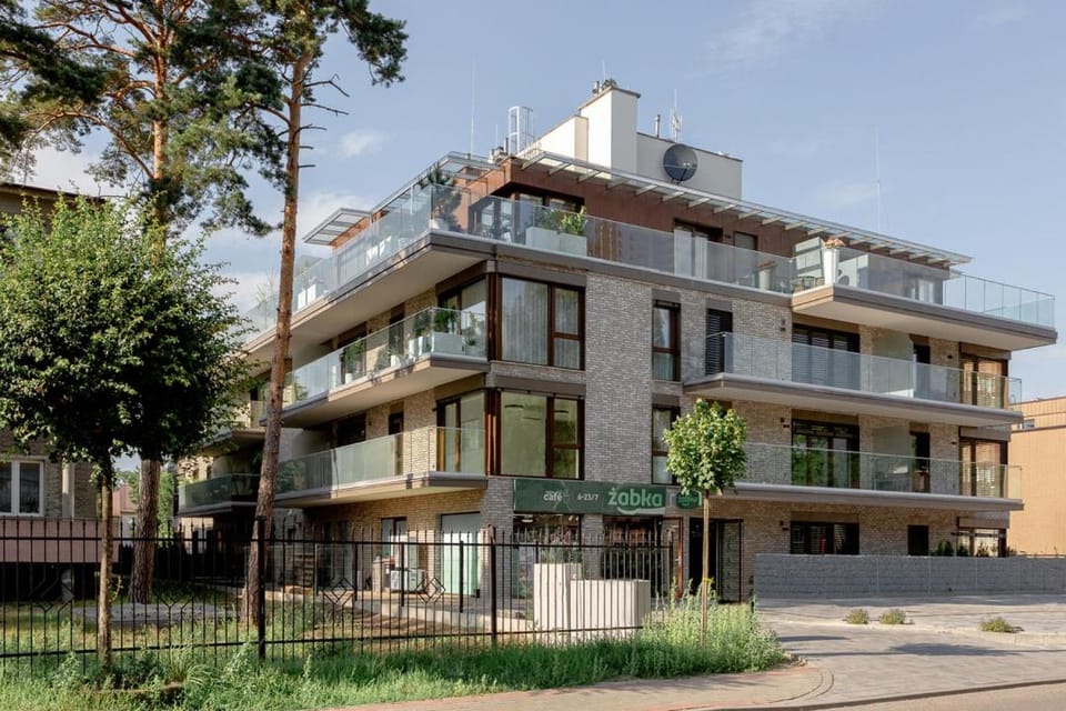 Property building, Day, Neighbourhood, Supermarket/grocery shop