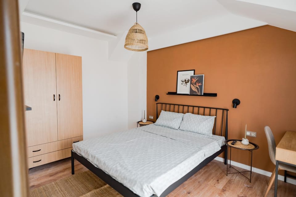 Bed, TV and multimedia, Photo of the whole room, Bedroom, hair dresser, wardrobe