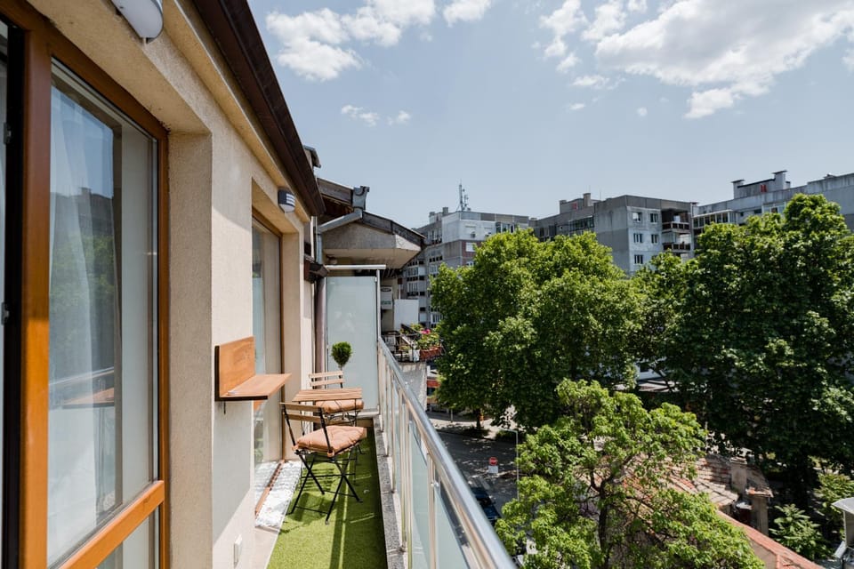 Property building, Day, View (from property/room), Balcony/Terrace, City view