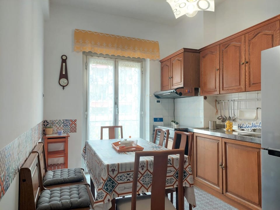 Kitchen or kitchenette, Dining area, kitchen