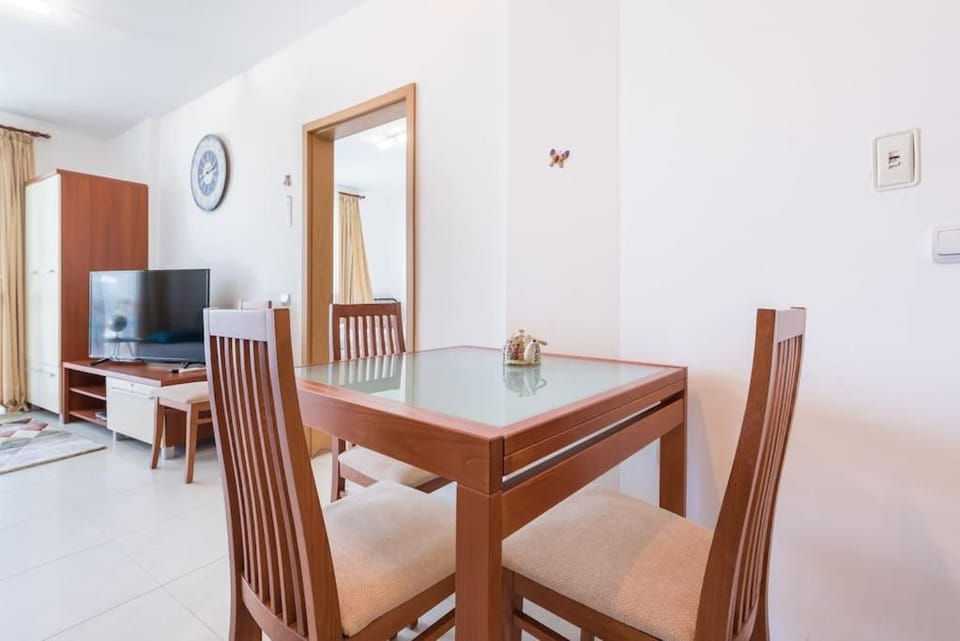 TV and multimedia, Living room, Dining area