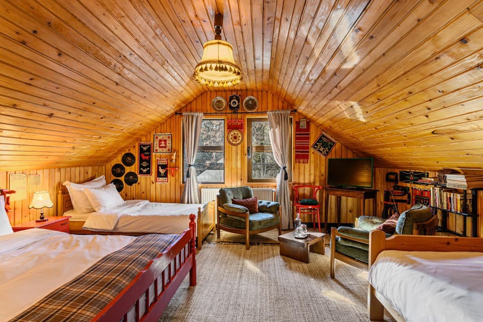 Bed, Photo of the whole room, Seating area