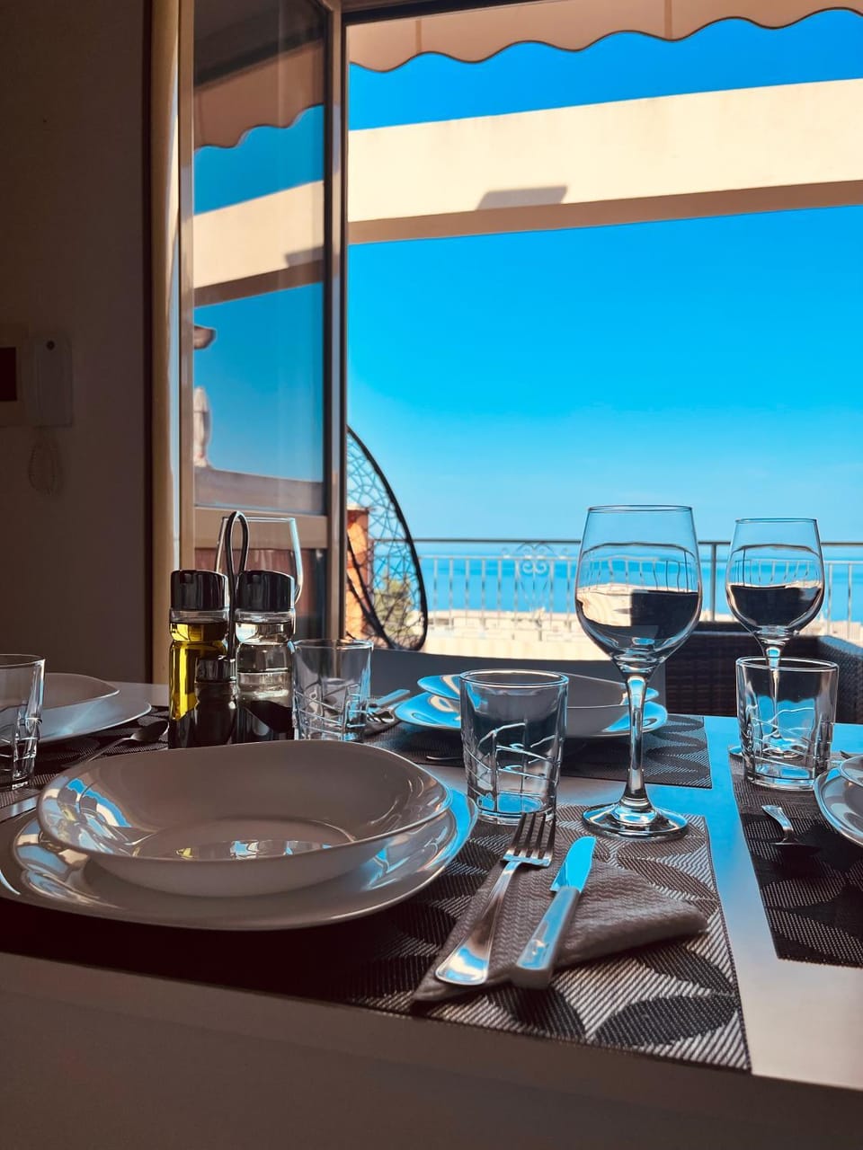 Day, View (from property/room), Dining area, Sea view