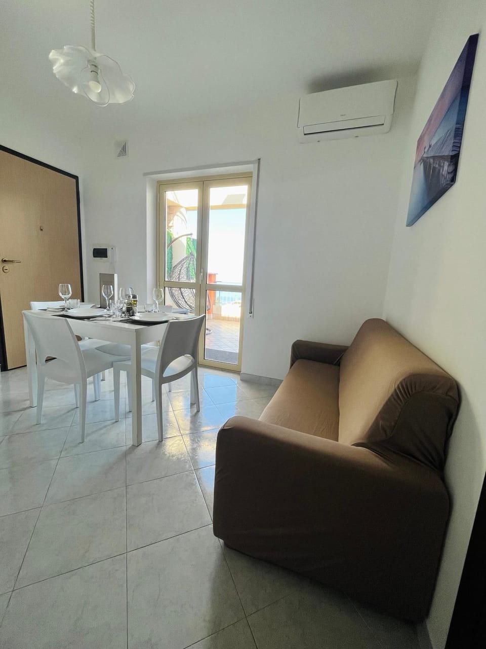 TV and multimedia, Kitchen or kitchenette, Living room, Seating area, Dining area, air conditioner