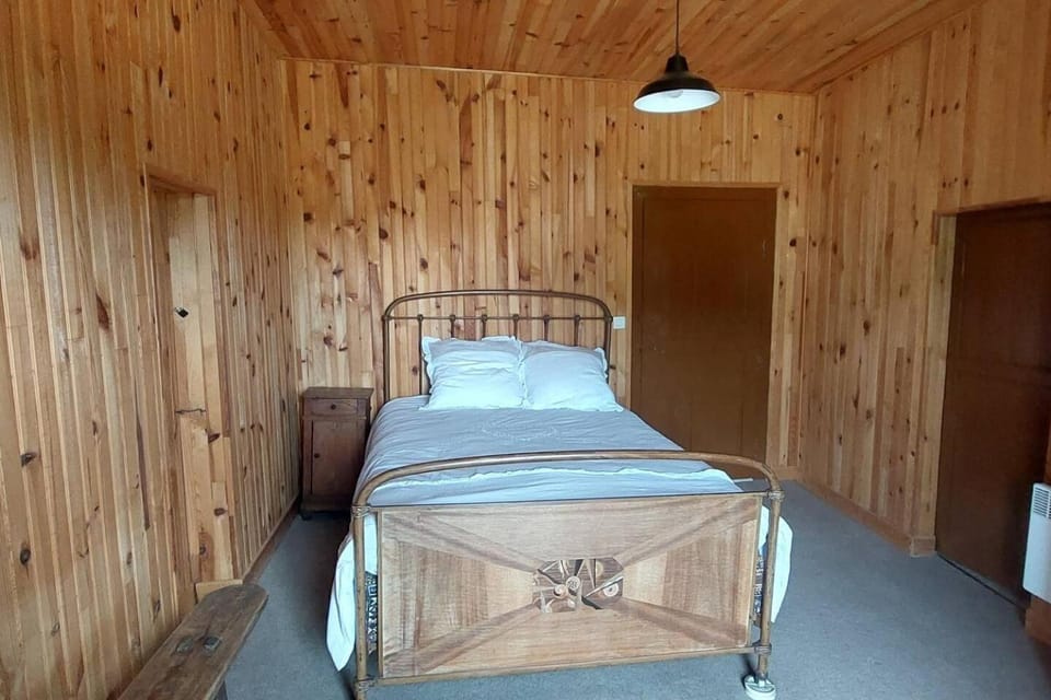 Bedroom, wardrobe