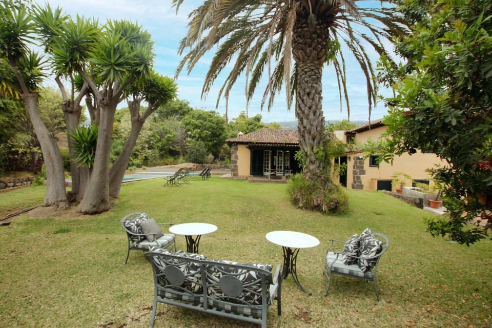 Casa privada con piscina-jacuzzi en La Orotava House in Orotava Valley