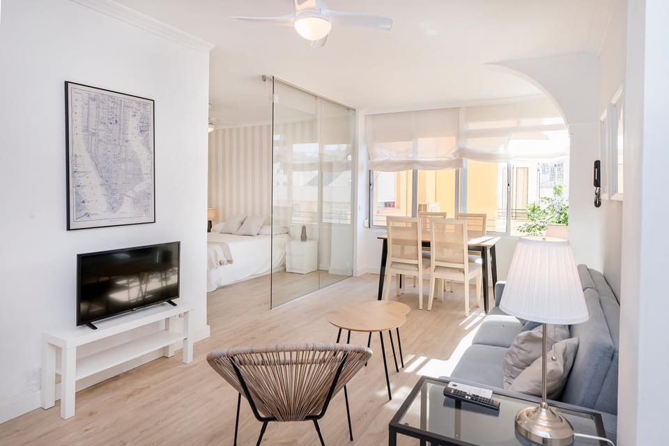 TV and multimedia, Living room, Seating area, Dining area
