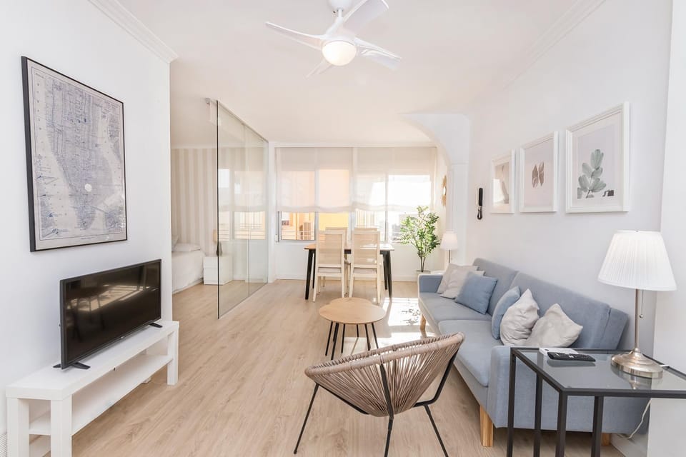 Communal lounge/ TV room, TV and multimedia, Living room, Dining area