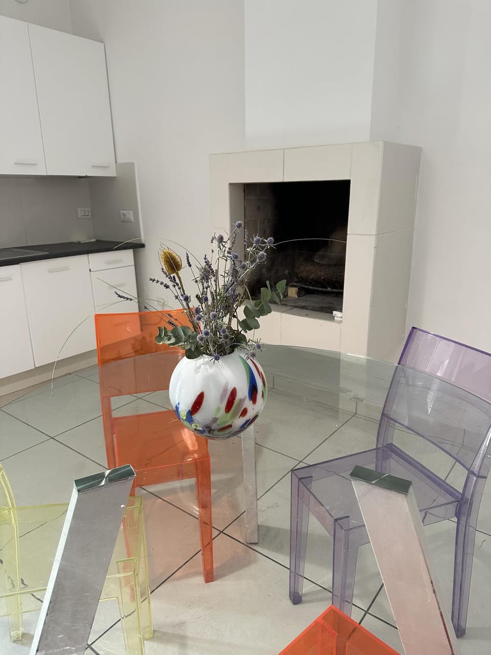 Kitchen or kitchenette, Dining area, fireplace