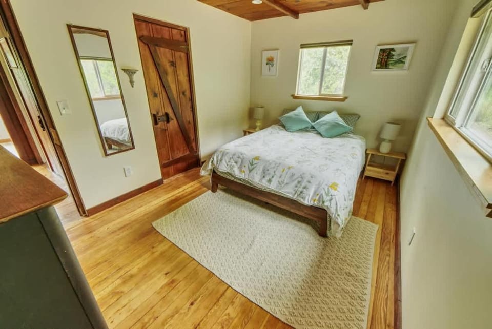 Riverfront Getaway With Wine Tastings Included House in Russian River