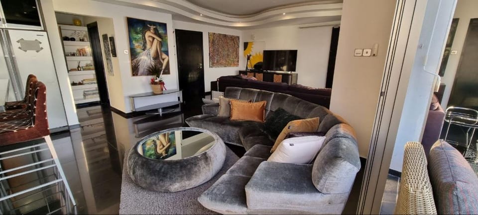 TV and multimedia, Seating area