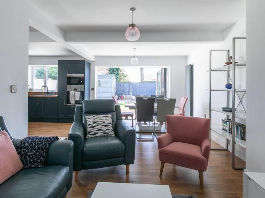 Seaside Family Bungalow for 5 people with garden and driveway parking House in Margate