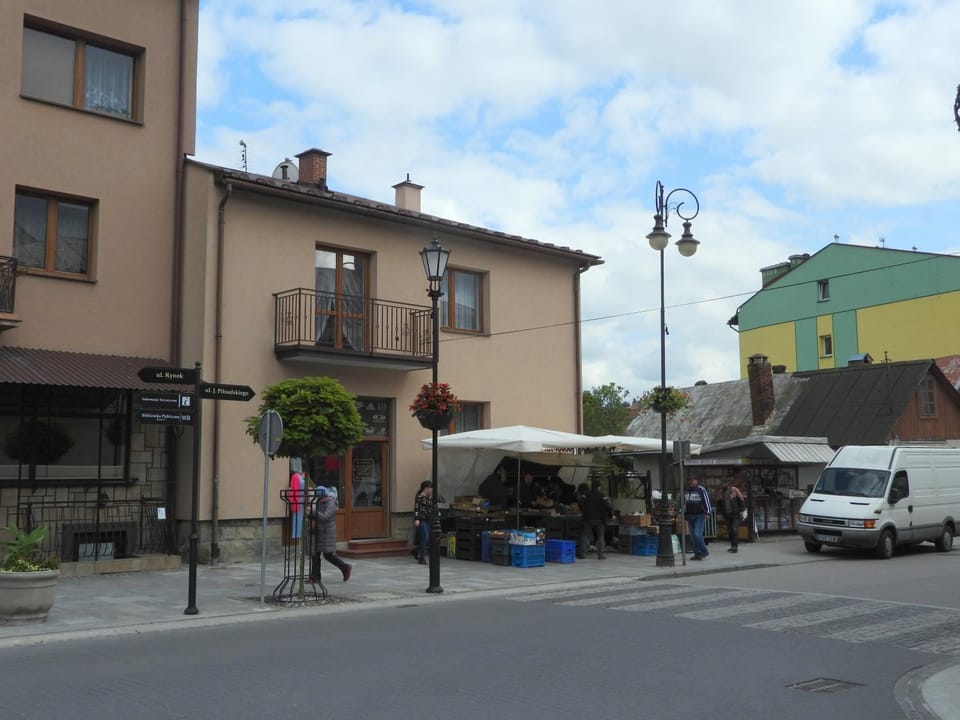 Property building, Day, Neighbourhood, Street view