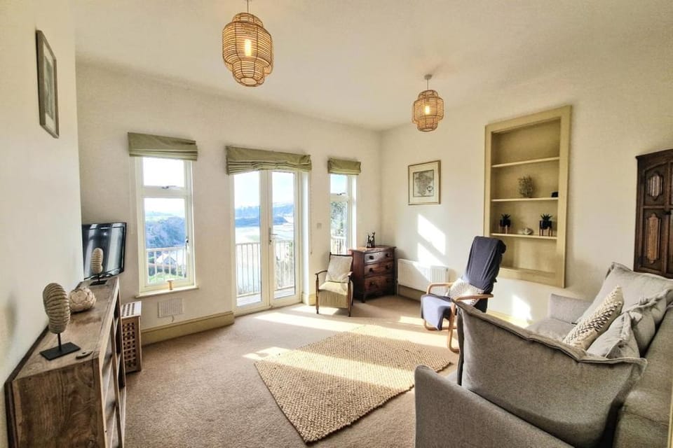 Island View apartment Bantham, 5 min walk to beach Apartment in England