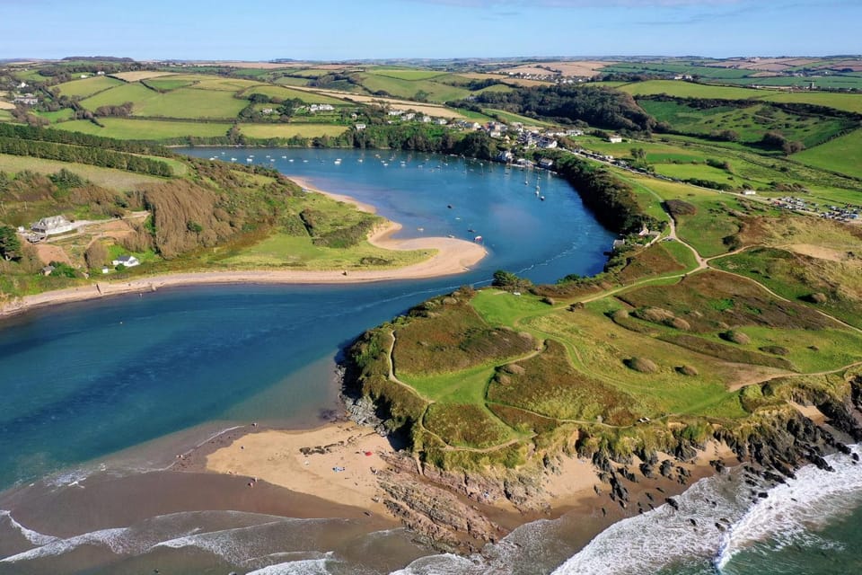 Island View at White Horses, Bantham, South Devon - with glorious sea views Apartment in England