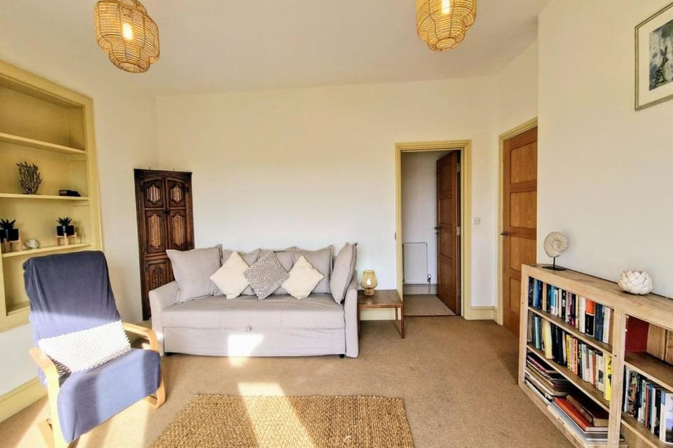 Island View apartment Bantham, 5 min walk to beach Apartment in England