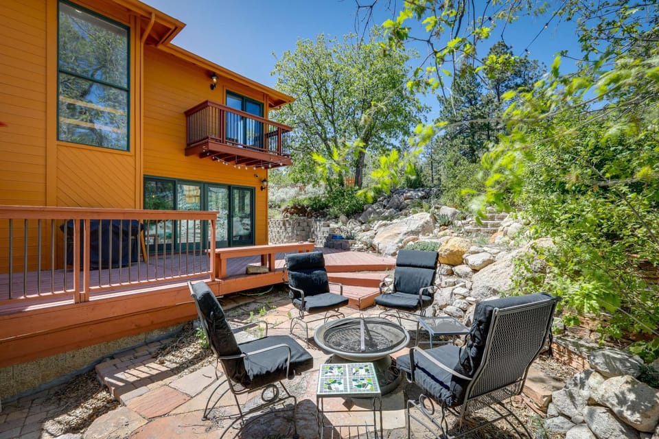 Spacious Flagstaff Home w/ Hot Tub & Fire Pit! House in Flagstaff