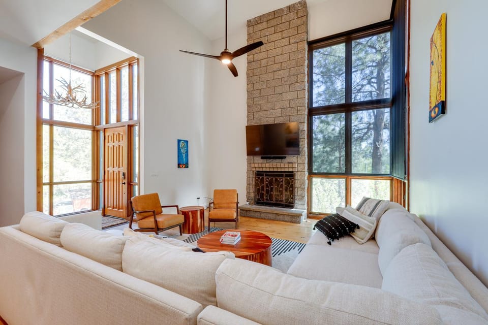 Spacious Flagstaff Home w/ Hot Tub & Fire Pit! House in Flagstaff