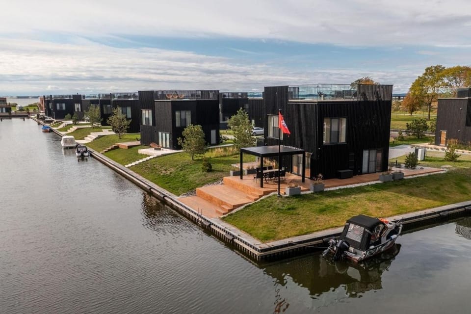 Property building, Natural landscape, Activities, Evening entertainment
