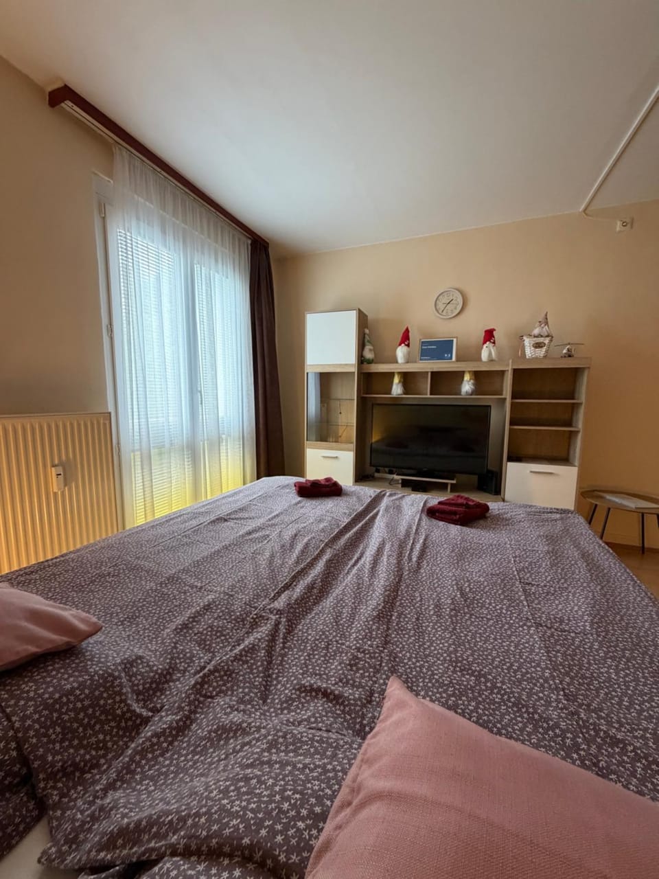 Communal lounge/ TV room, Bed, TV and multimedia, Photo of the whole room, Evening entertainment, Bedroom