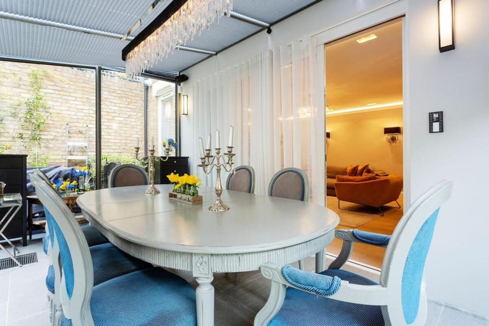 Veeve - Lavish and Luxe House in City of Westminster