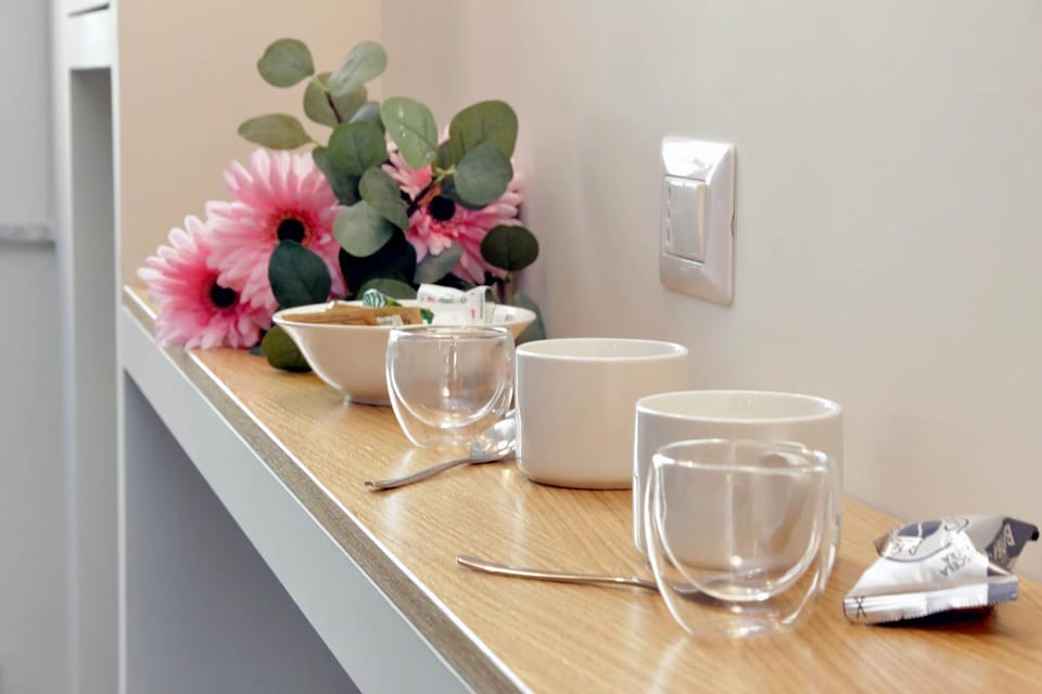Coffee/tea facilities, Kitchen or kitchenette, Communal kitchen