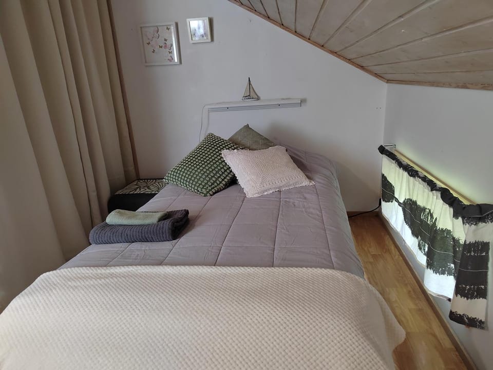Ilmastoitu huvila ja rantasauna Villa in Finland
