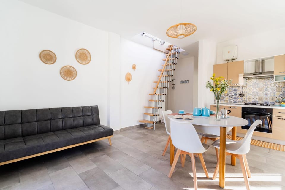 Kitchen or kitchenette, Living room, Seating area, Dining area, pet friendly, stove