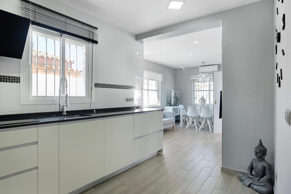 Property building, Kitchen or kitchenette, Living room