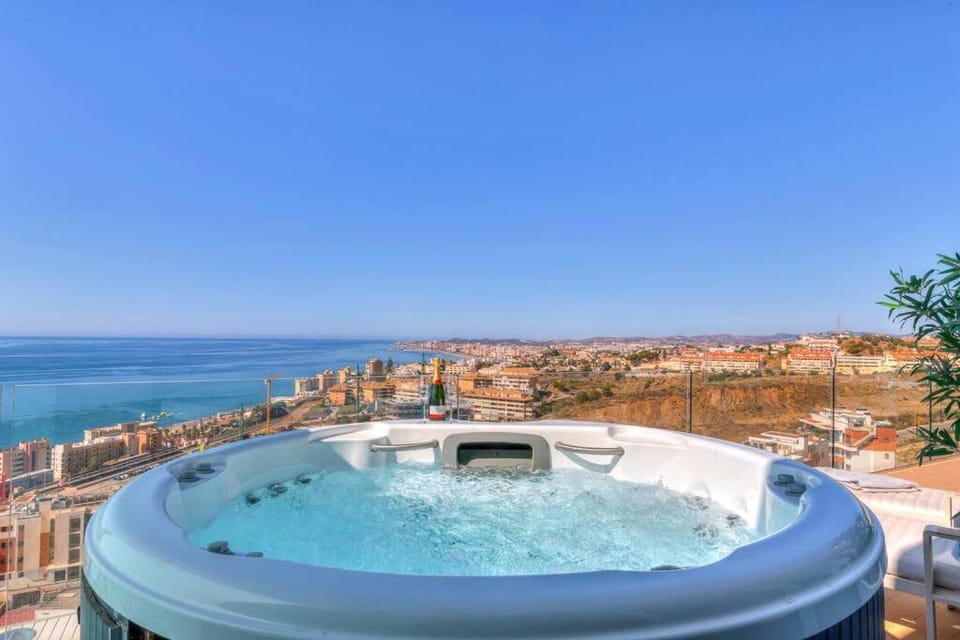 Stunning luxurious penthouse with panoramic views. Apartment in Fuengirola