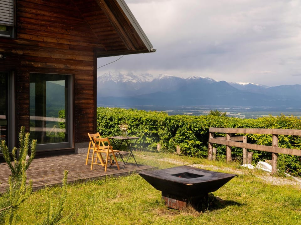 Patio, Landmark view, Mountain view, Location