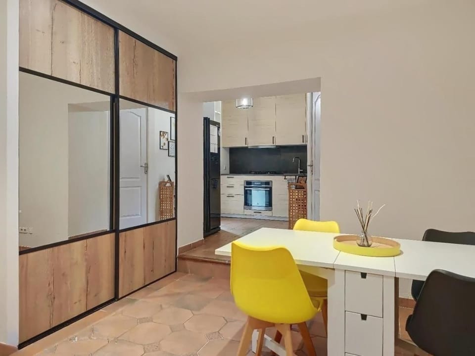 Cabanon provençal House in Rochefort-du-Gard