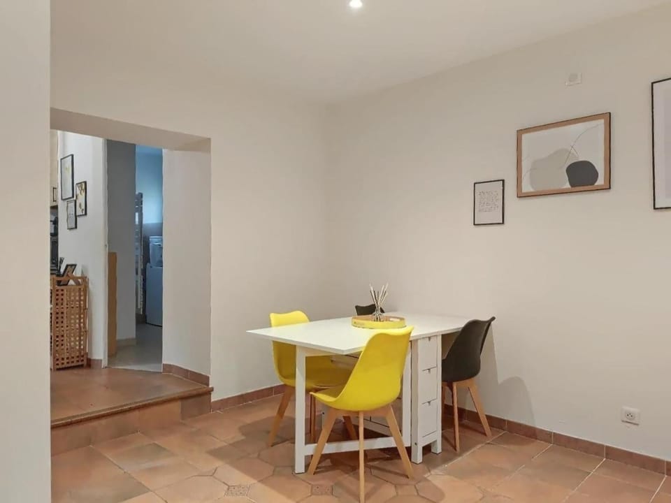 Cabanon provençal House in Rochefort-du-Gard