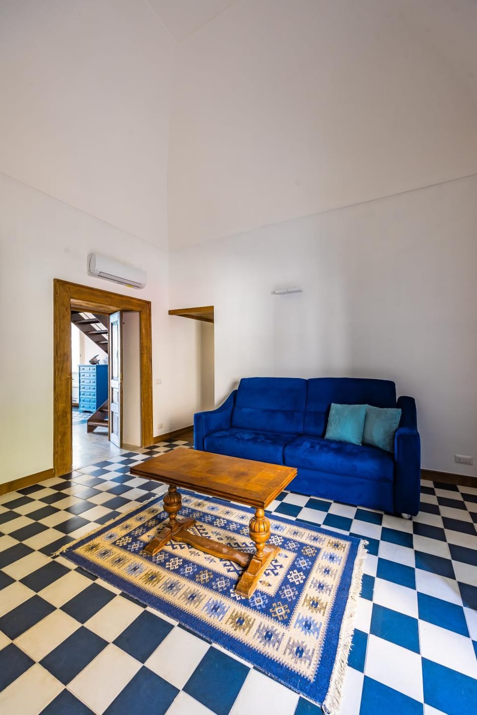 Living room, Photo of the whole room, air conditioner