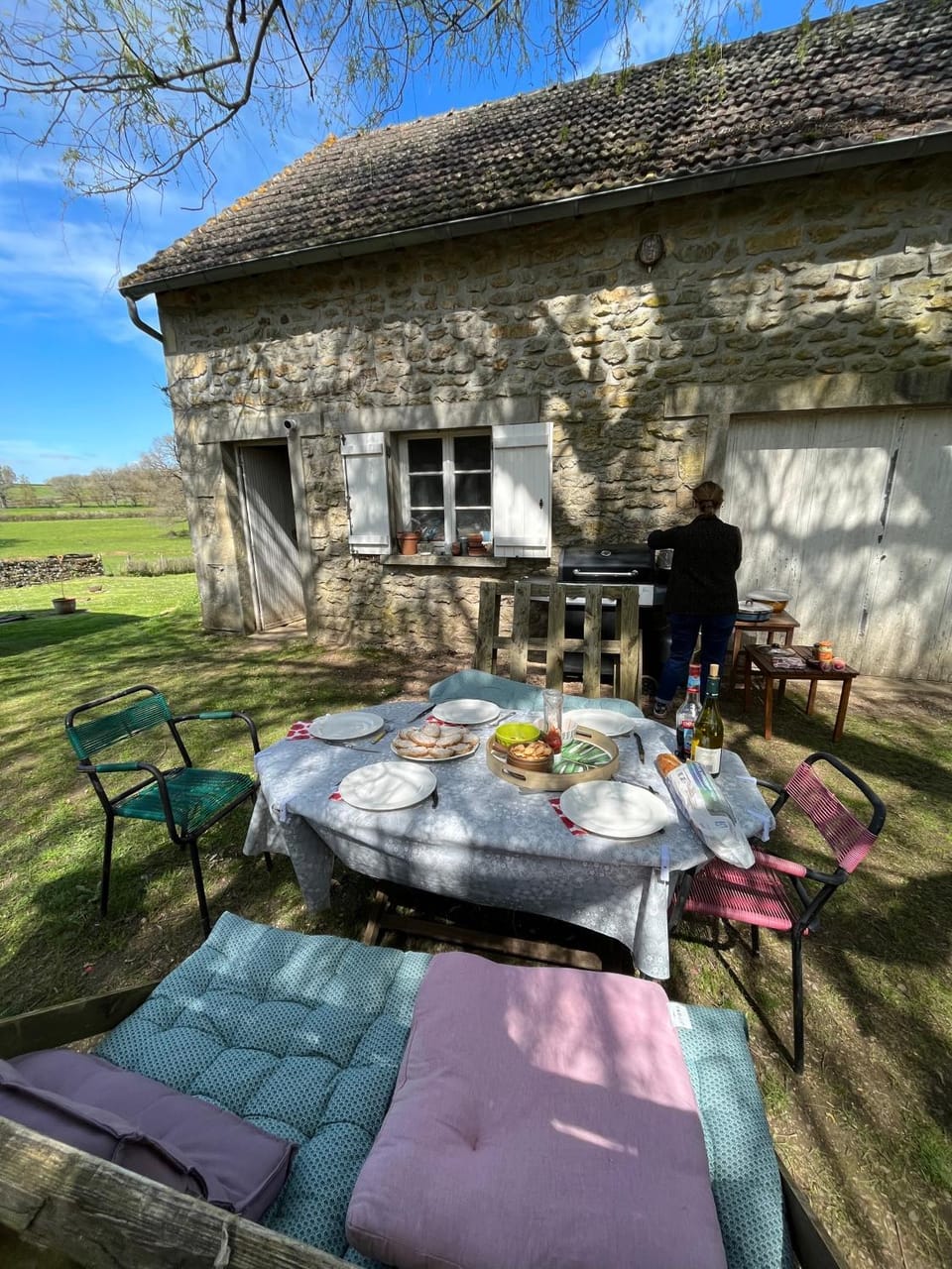 Patio, Food and drinks, Dining area, Food, Garden view
