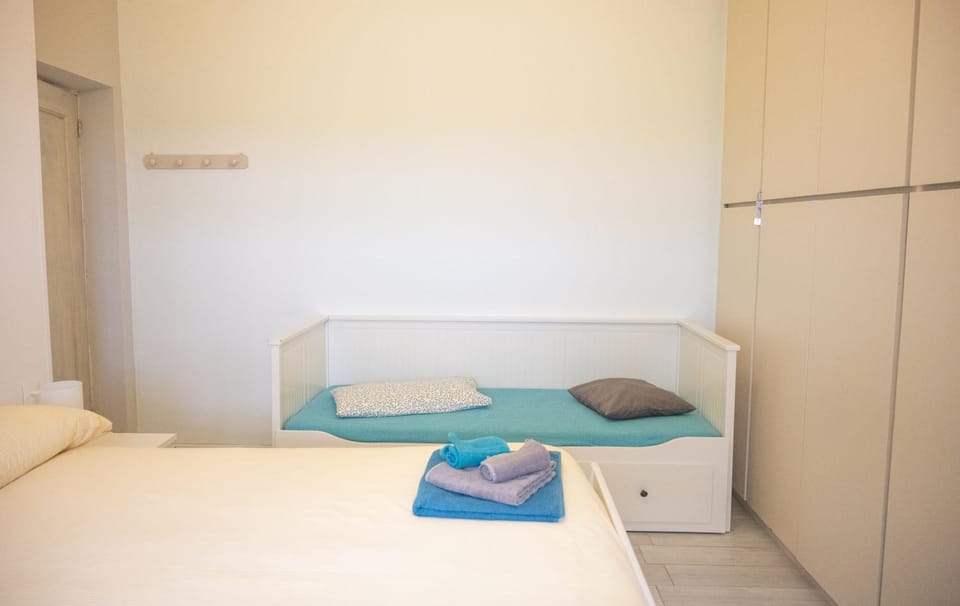 Bed, Bedroom, wardrobe