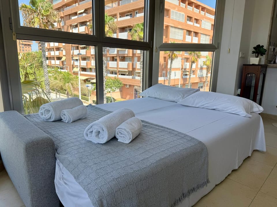 Reinapart Patacona Beachfront Seaview Apartment in Valencia