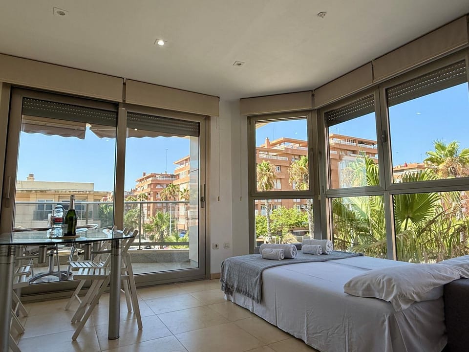 Reinapart Patacona Beachfront Seaview Apartment in Valencia