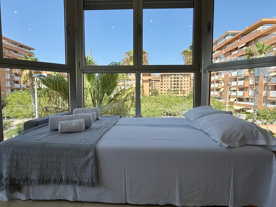 Reinapart Patacona Beachfront Seaview Apartment in Valencia