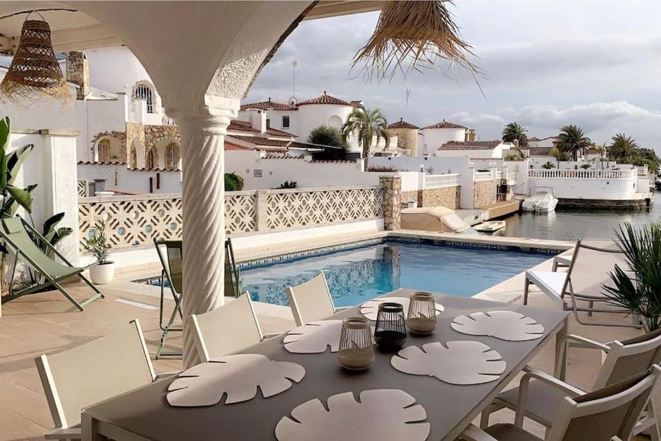 Casa Serenity au canal avec piscine et amarre Villa in Alt Empordà