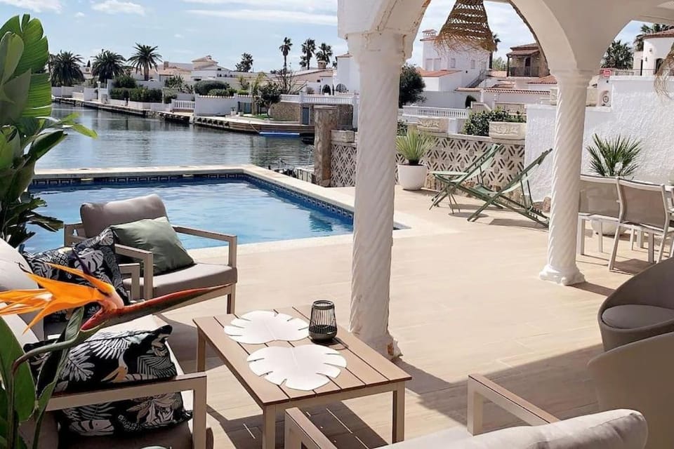Casa Serenity au canal avec piscine et amarre Villa in Alt Empordà