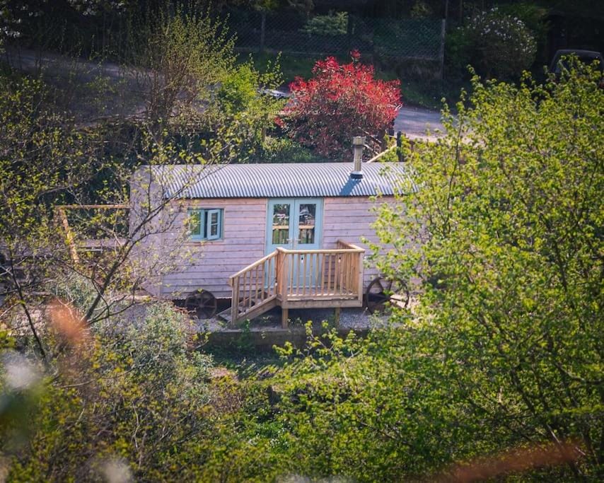 Dipper's Hut - Luxury Shepherds Hut with Hot Tub House in Forest of Dean