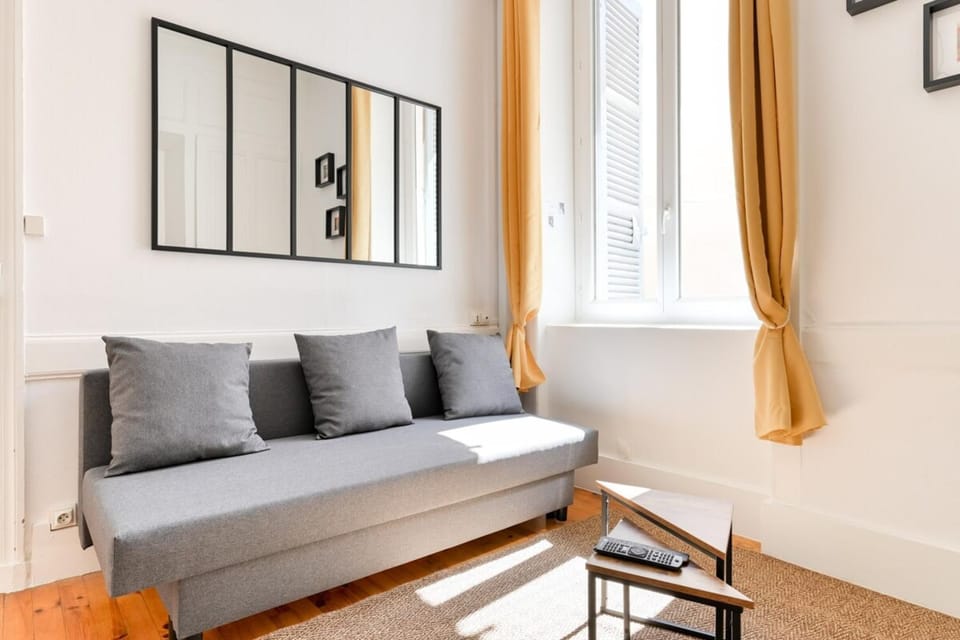 The Valmy Retreat Peaceful & Private Terrace Apartment in Lyon