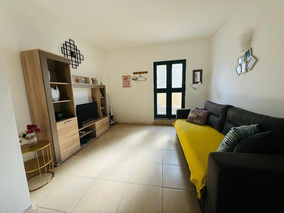 Apartment with POOL , close to the SEA and St JULIANS Apartment in Malta