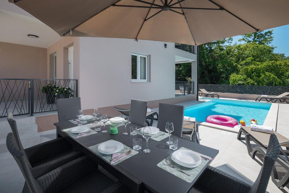 View (from property/room), Balcony/Terrace, Pool view, Swimming pool, Swimming pool, sunbed