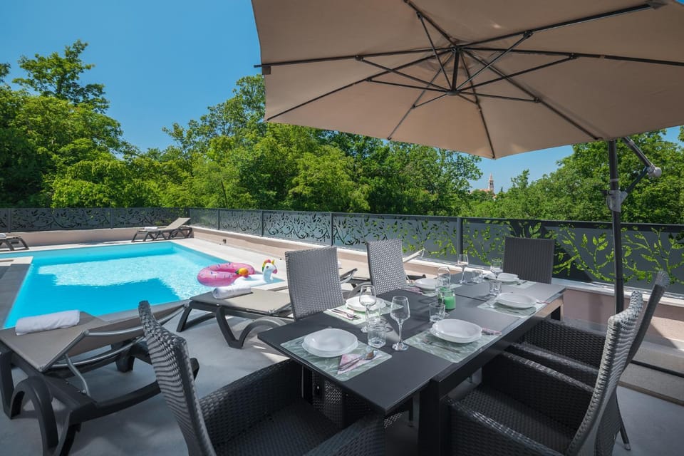 Patio, Day, Pool view, Swimming pool, sunbed