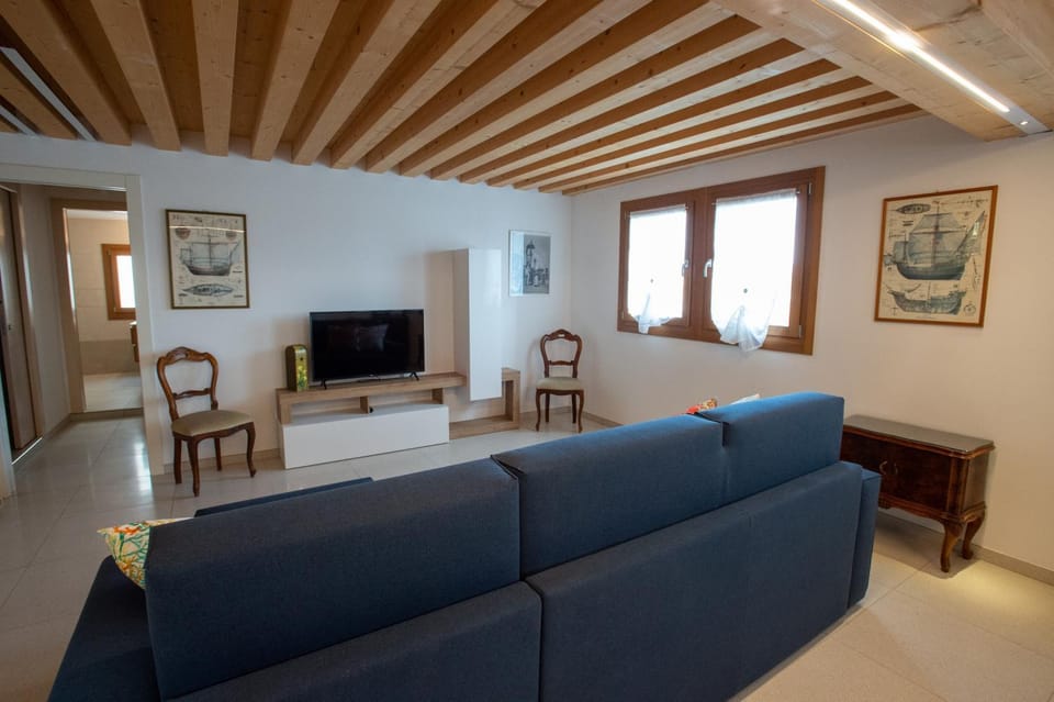 Seating area, Evening entertainment