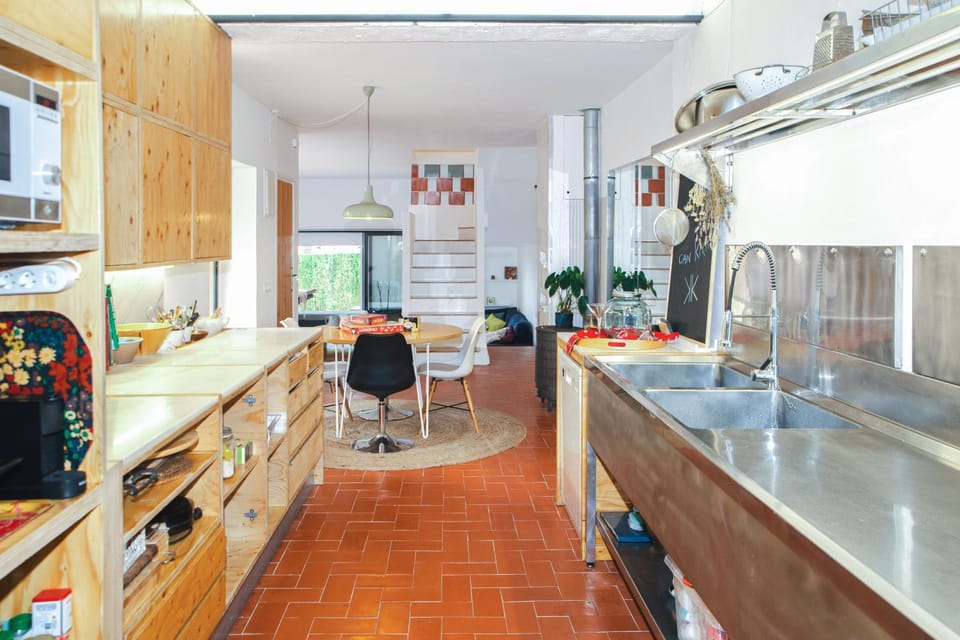 Kitchen or kitchenette, Dining area, dishwasher, minibar
